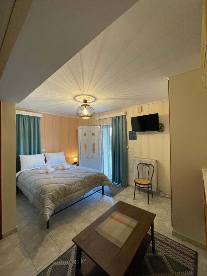 Flo'S Apartments Mesolóngion 외부 사진