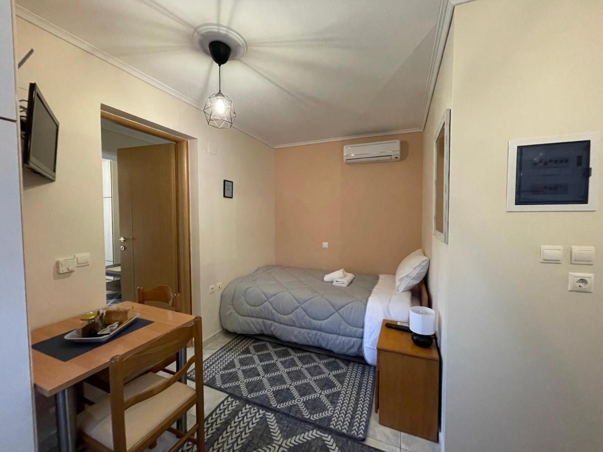 Flo'S Apartments Mesolóngion 외부 사진