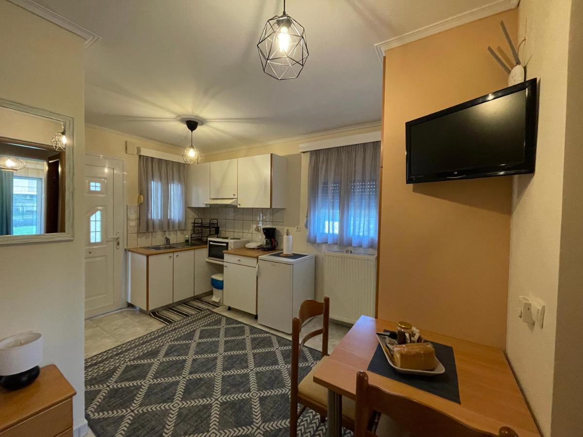 Flo'S Apartments Mesolóngion 외부 사진