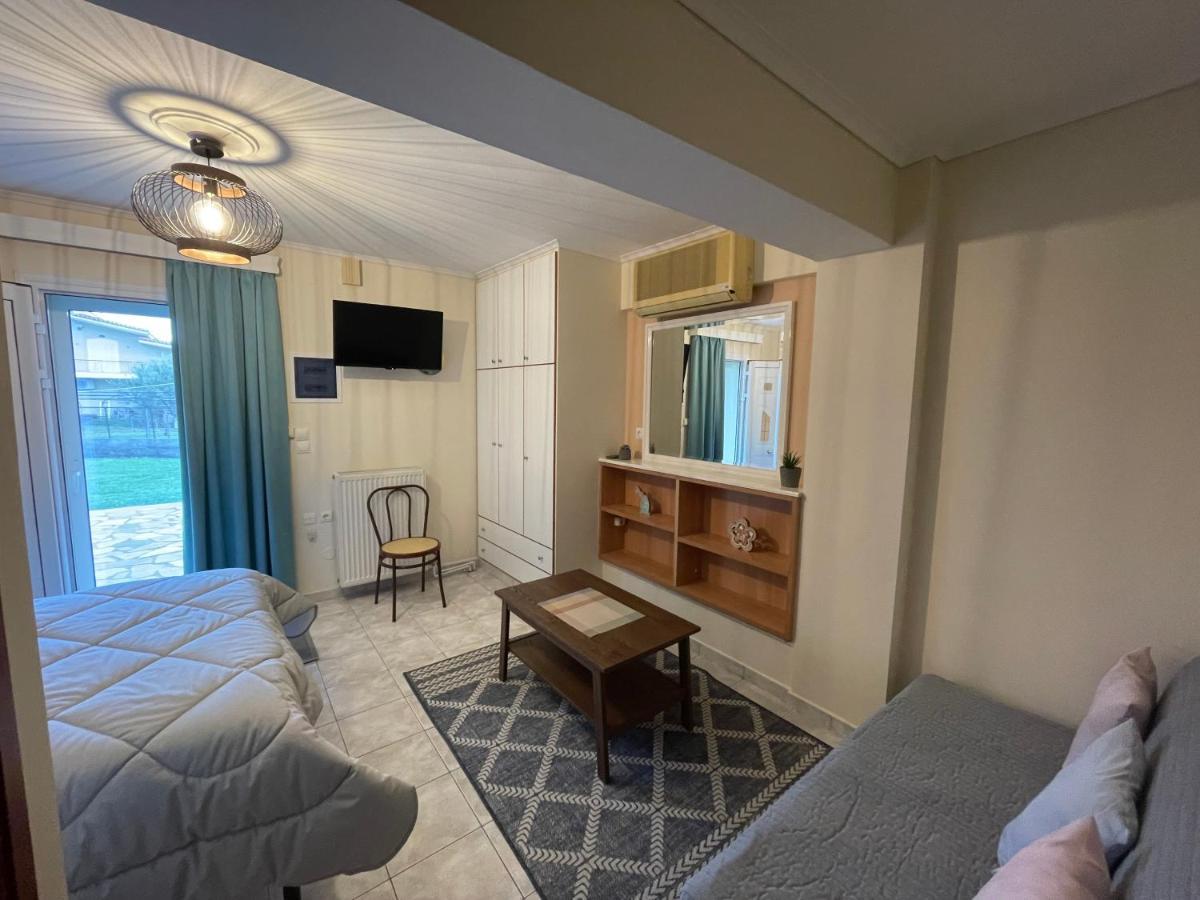 Flo'S Apartments Mesolóngion 외부 사진